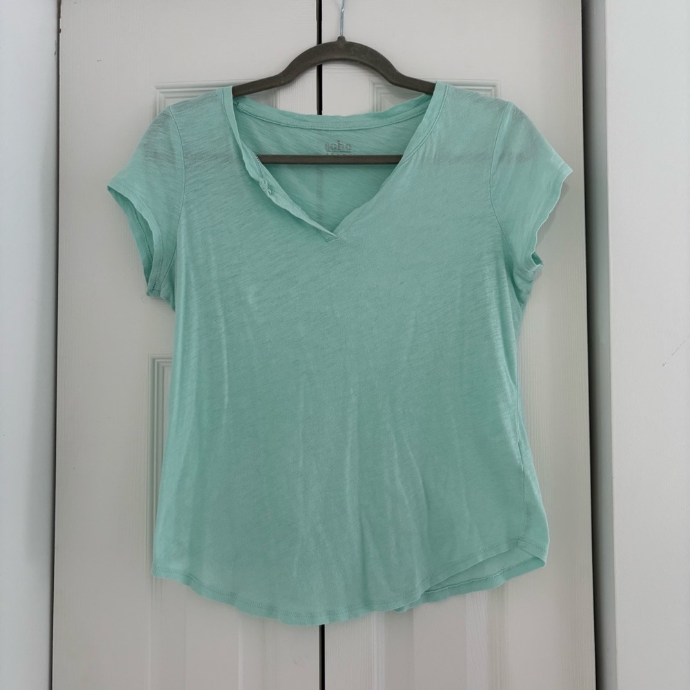 Soho Jeans Mint Green V-Neck Short Sleeve Tee – Size Small - Item 0048
